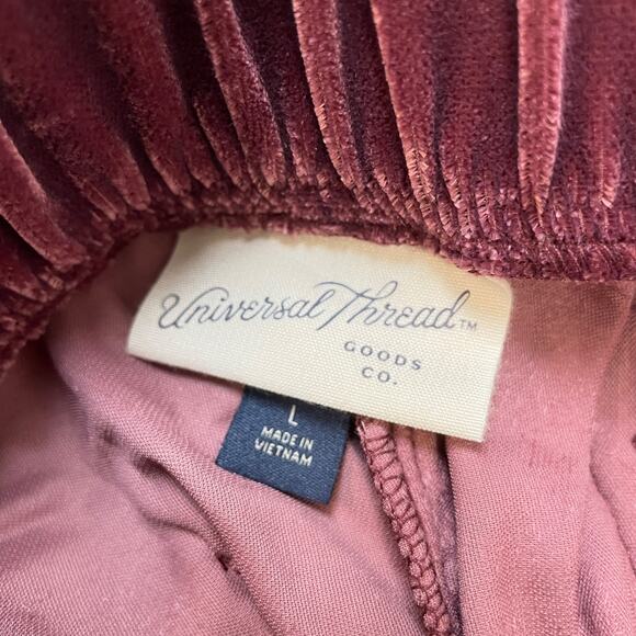 Universal Thread Women's Mid Rise Wide Leg Velvet Cargo Pants Maroon Size L - Picture 5 of 5